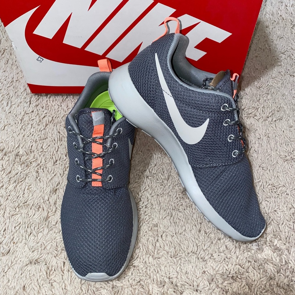 WMNS NIKE ROSHERUN